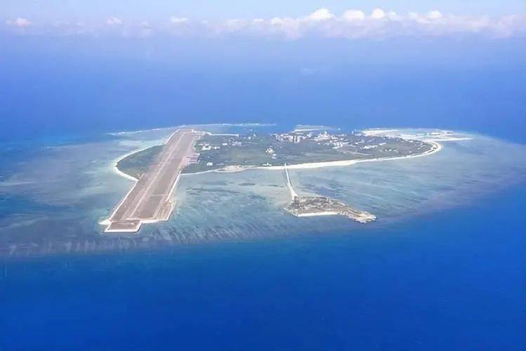 美航母闯南海巴士海峡，战还是和？中联部最新发声，轰动舆论