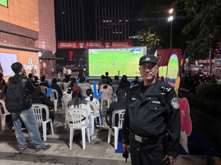 “苏超”点球大战！连云港第二现场的“藏蓝”守护力量