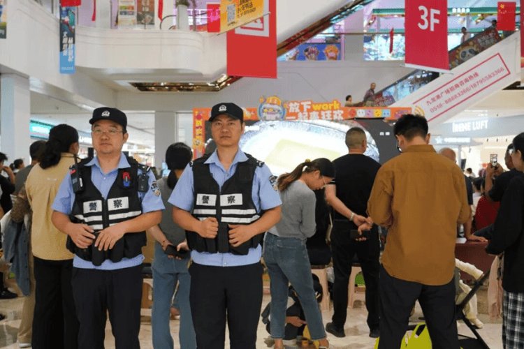 “苏超”点球大战！连云港第二现场的“藏蓝”守护力量