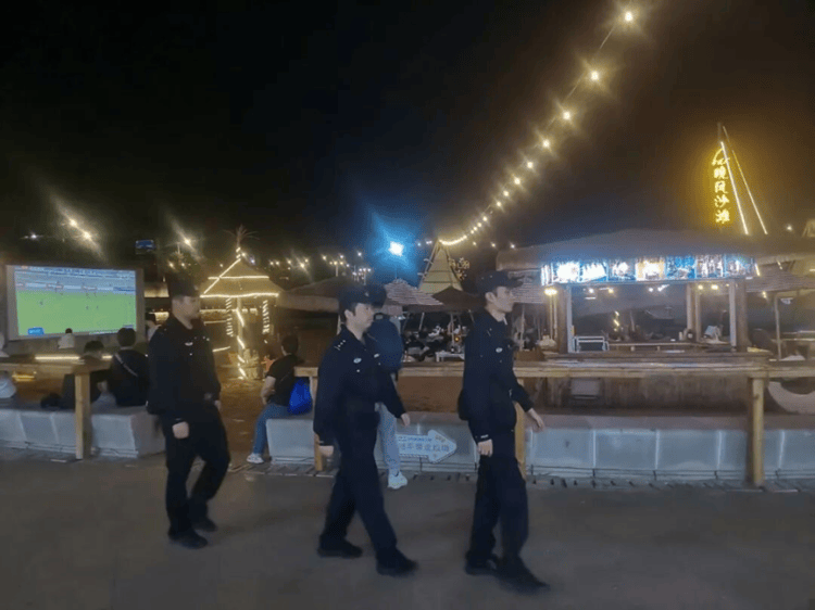 “苏超”点球大战！连云港第二现场的“藏蓝”守护力量