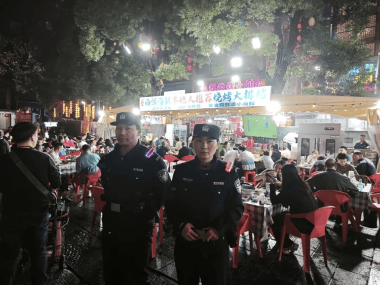 “苏超”点球大战！连云港第二现场的“藏蓝”守护力量