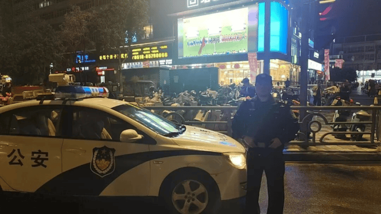 “苏超”点球大战！连云港第二现场的“藏蓝”守护力量