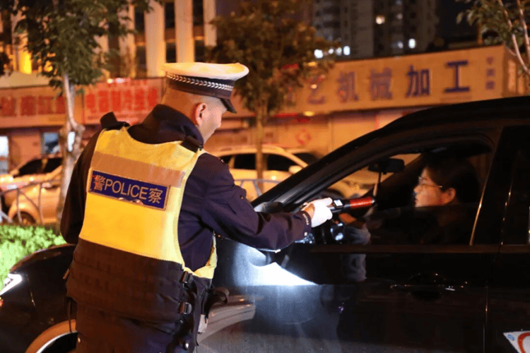 “苏超”点球大战！连云港第二现场的“藏蓝”守护力量